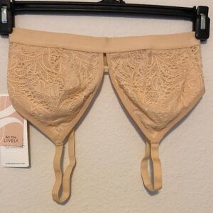 Lively Lace Bralette in Cream